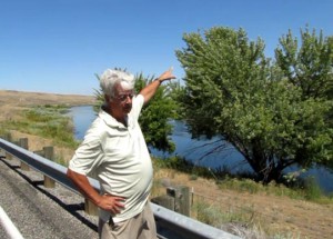 Professor Peter Beach tells Whitcomb how the bright light quickly flew up from the tree 